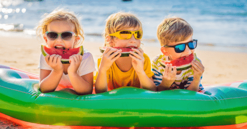 Photo de 3 enfants à la plage pour illustrer la rubrique
